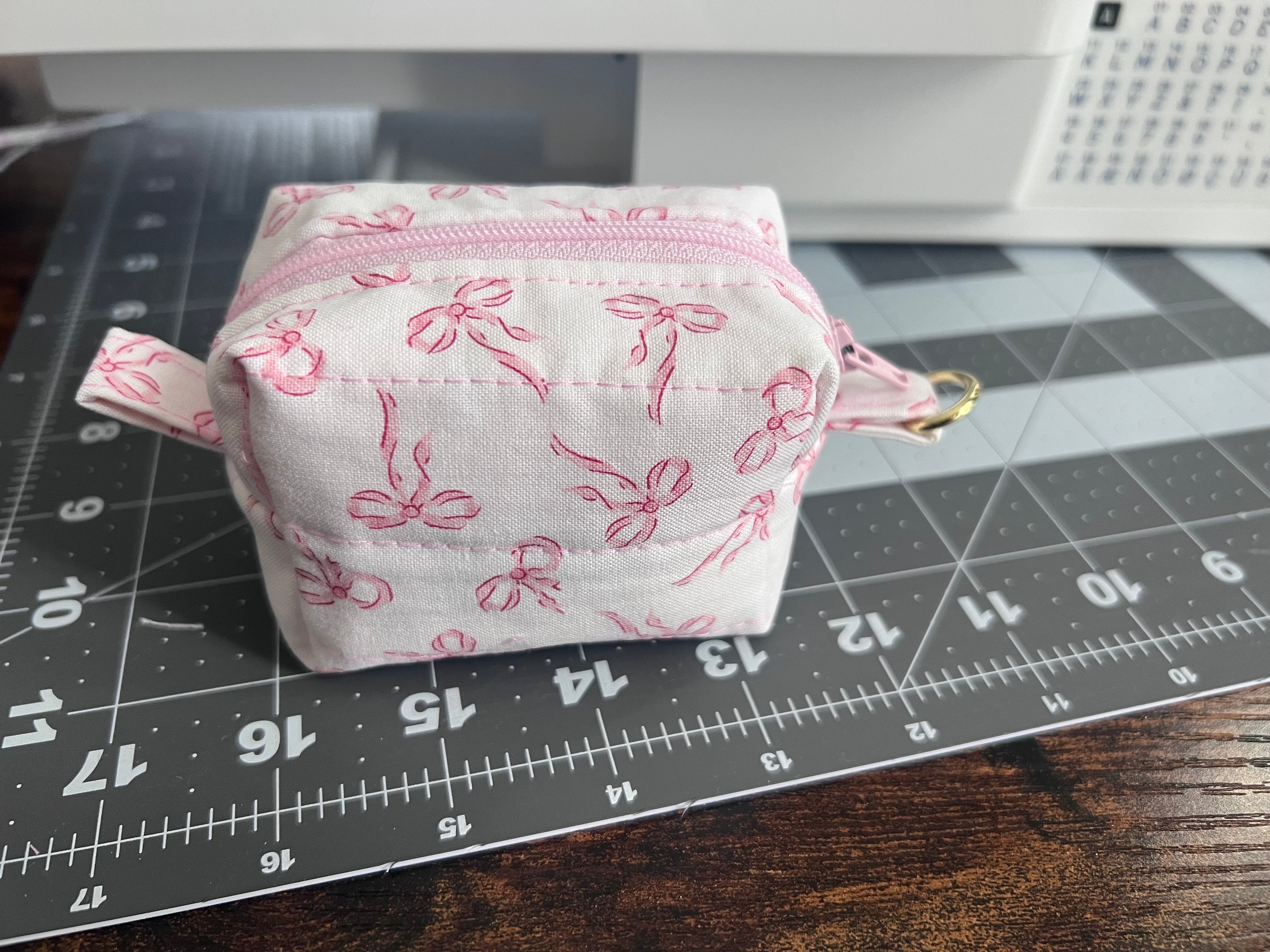 Quilted Bows mini boxy pouch